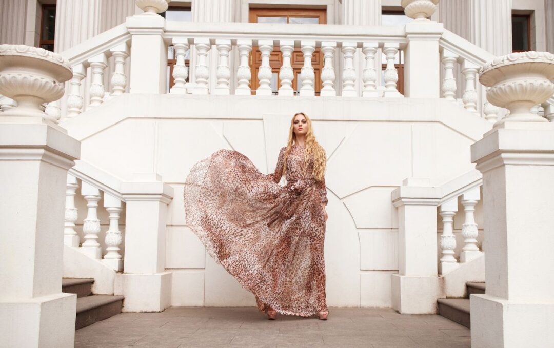 femme en robe longue